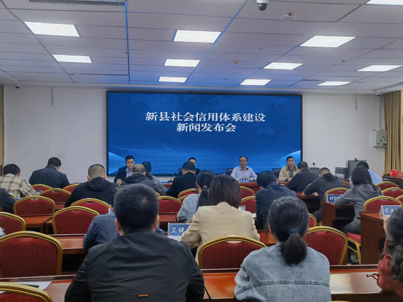 新闻发布会照片.jpg
